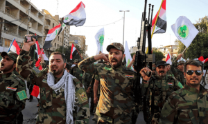 伊拉克举起反美大旗，炸毁美雷达和直升机后，伊拉克官方下令：民兵可放开打美以