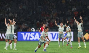 不满判罚！朝鲜女足拒绝恢复比赛 交涉无果主帅染黄