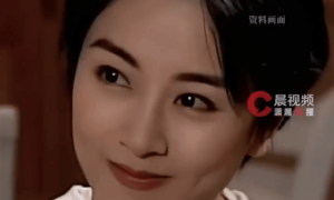 56岁袁洁莹近况曝光！面颊凹陷身材暴瘦，曾演《鹿鼎记》奠定影坛玉女地位