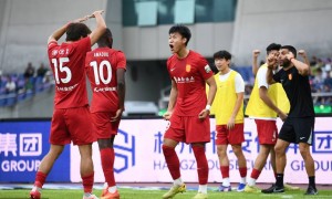 中超-杜月徵制胜米特里策染红 重庆铜梁龙1-0浙江4轮不败