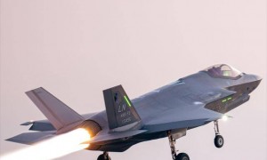 以色列“灭国大轰炸”已开始，炸海水淡化厂，炸油库，9千万伊朗人存亡时刻！