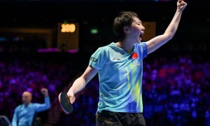 国乒包揽女单冠亚军！乒乓球世界杯-王曼昱4-2申裕斌进决赛