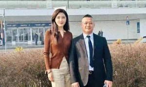 是两百年难遇的美人，靠美貌征服无数男人，如今49岁仍未婚