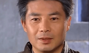 网友扫墓看到李副官演员墓碑 震惊发现他在15年前已经去世