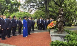 苏林访华深度体验高铁，“半个政治局”都来了