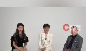 冯小刚徐帆19岁女儿徐朵晒全家福：第一次同时和爸爸妈妈一起工作