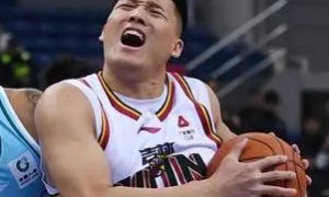 击打刘传兴下体！曾繁日被停赛2场罚款10万元