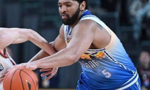 胡明轩错失三分绝杀 劳森19+18+8新疆逆转广东