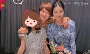 马伊琍大女儿晒与爸爸合影！文章头发稀疏略显老态