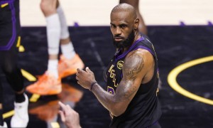 热议湖人出局：詹姆斯是那个绝境下击溃火箭的GOAT