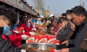 花27万元拍下周口太昊陵庙会摊位的“标王”摊主已盈利，当事人：每天工作十多个小时卖猪蹄数千只，明年会继续竞拍