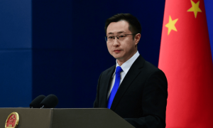 “持刀闯馆”，还有理了？