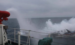 中国海警位钓鱼岛海域紧急救援中国台湾籍渔船
