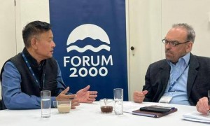 在涉藏问题上挑衅中国，谁给捷克政客们的勇气？