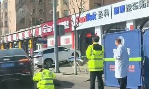 大同滨河路“开门杀”撞倒一电动车，60岁男子倒地后被奥迪车碾压身亡