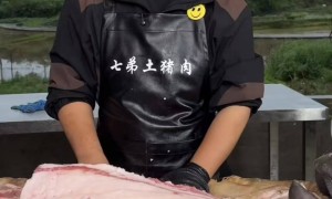 21岁小伙卖猪肉帮助抚养6个弟妹：羡慕同龄人上大学或出去打工，希望爸妈别再生了