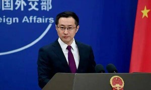 越南官员称反对中方在西沙群岛填海造陆，外交部驳斥：中国在自己的领土上开展必要的建设是为了改善岛上居民的居住和生活条件