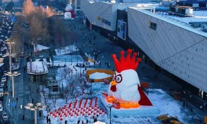 哈尔滨街头18米高“雪王”“鸡王”雪雕被“团灭”，当地最高气温冲破0℃，工作人员：融化可能产生安全风险，已全部拆除