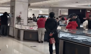金价大涨！有商场1000克金条卖断货，“顾客不问价直接出手”，专家严肃提醒