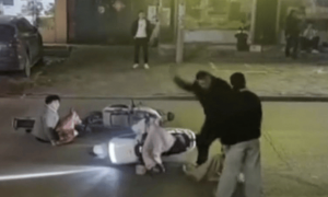 郏县夫妻当街殴打女孩，还曾因认错人殴打其他三人！已被批捕