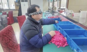 接到网友提出的诉求，常州市市长去机场“换位跑”