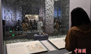 中国国家博物馆里“说聊斋” 蒲松龄手稿真迹展出