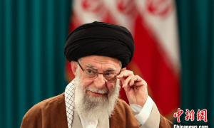 伊朗最高领袖哈梅内伊遇袭详情披露，曾6次被捕入狱，挺过暗杀制裁等多次危机，从未停止与美战斗