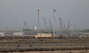 霍尔木兹海峡一关，不止石油，铝价飙升触近四年高点，原材料断供引发糖、化肥等涨价