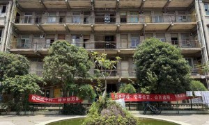 四川一国企退休职工帮同事维权与董事长争执后猝死，董事长建议去起诉