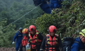 暴雨下的石门金河村：洪水两次来袭“几秒就到”，滑坡泥石流齐发