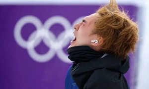 “手机致伤”，滑雪比赛为啥非得带手机