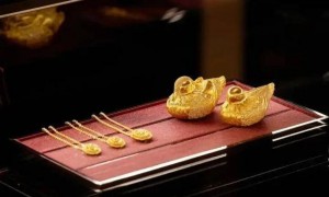 今起涨价！排队4小时也要抢！线上1分钟卖出3亿！60万的金碗秒空