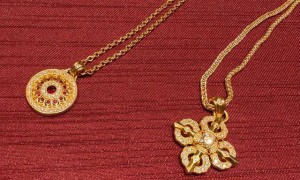 国际金价震荡失守5400美元关口，国内金饰品牌却逆势提价20%~30%