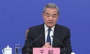 解放军台海军演越来越靠近台湾，两岸统一是否设定了时间表和路线图？王毅回应