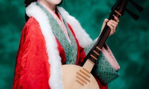 女演员王楚然首登春晚，不到20秒绝美镜头涨粉超65万